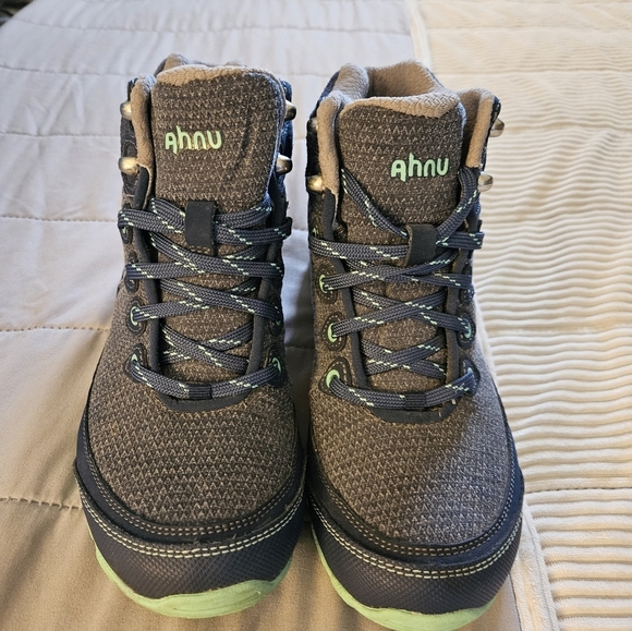 Ahnu Shoes - Ahnu Womens Navy & Mint Green Hiking Boots Size 6.5